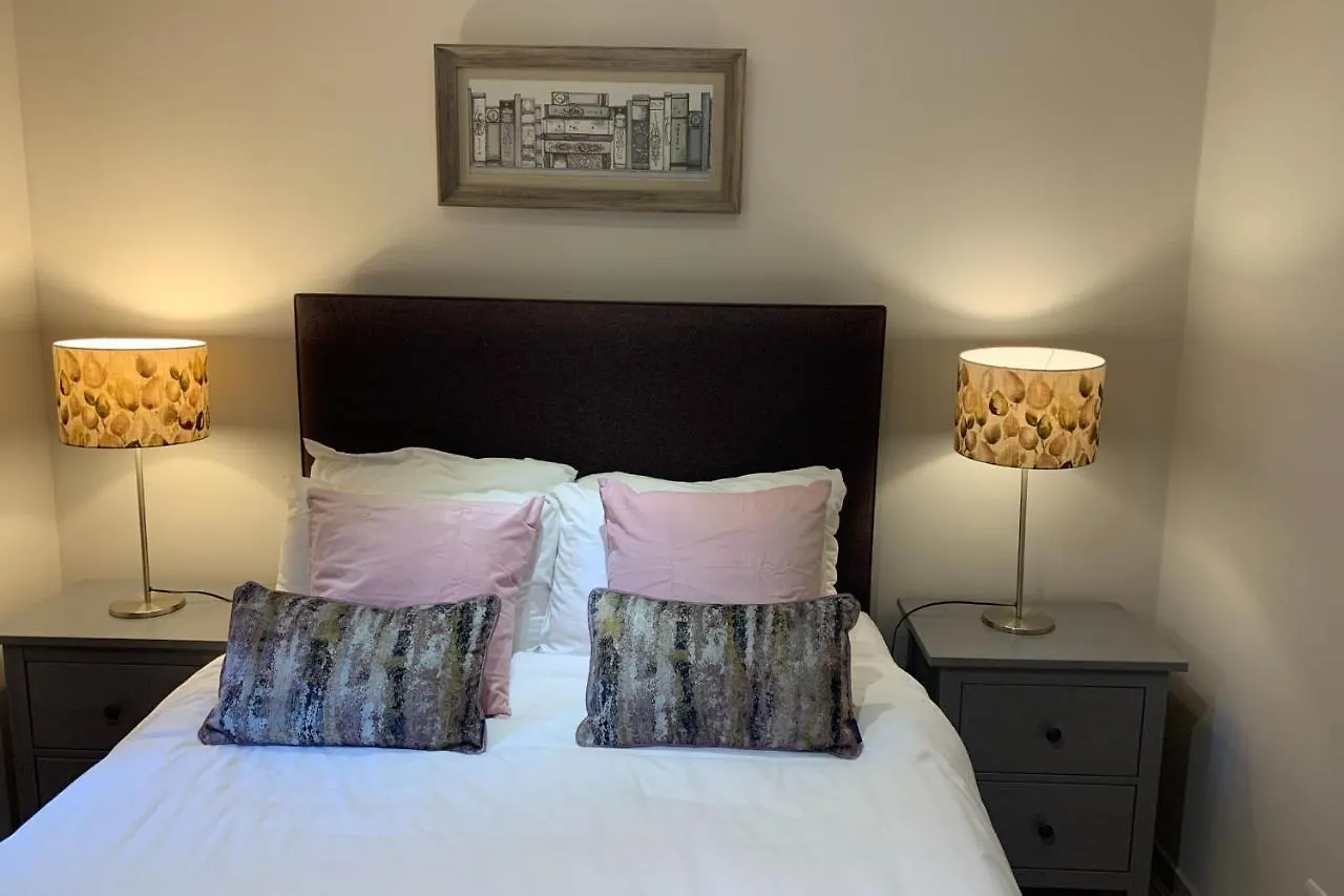 Bright Modern Apartment - Royal Mile Edinburgh